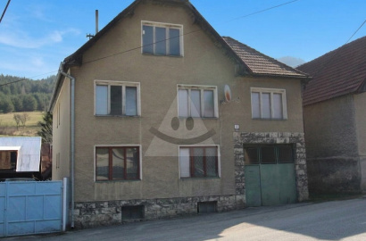 Spacious 6-room family house with a plot of 1,031 m2, Komjatná